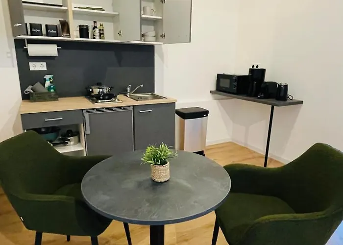 Business & Fitter Apartman